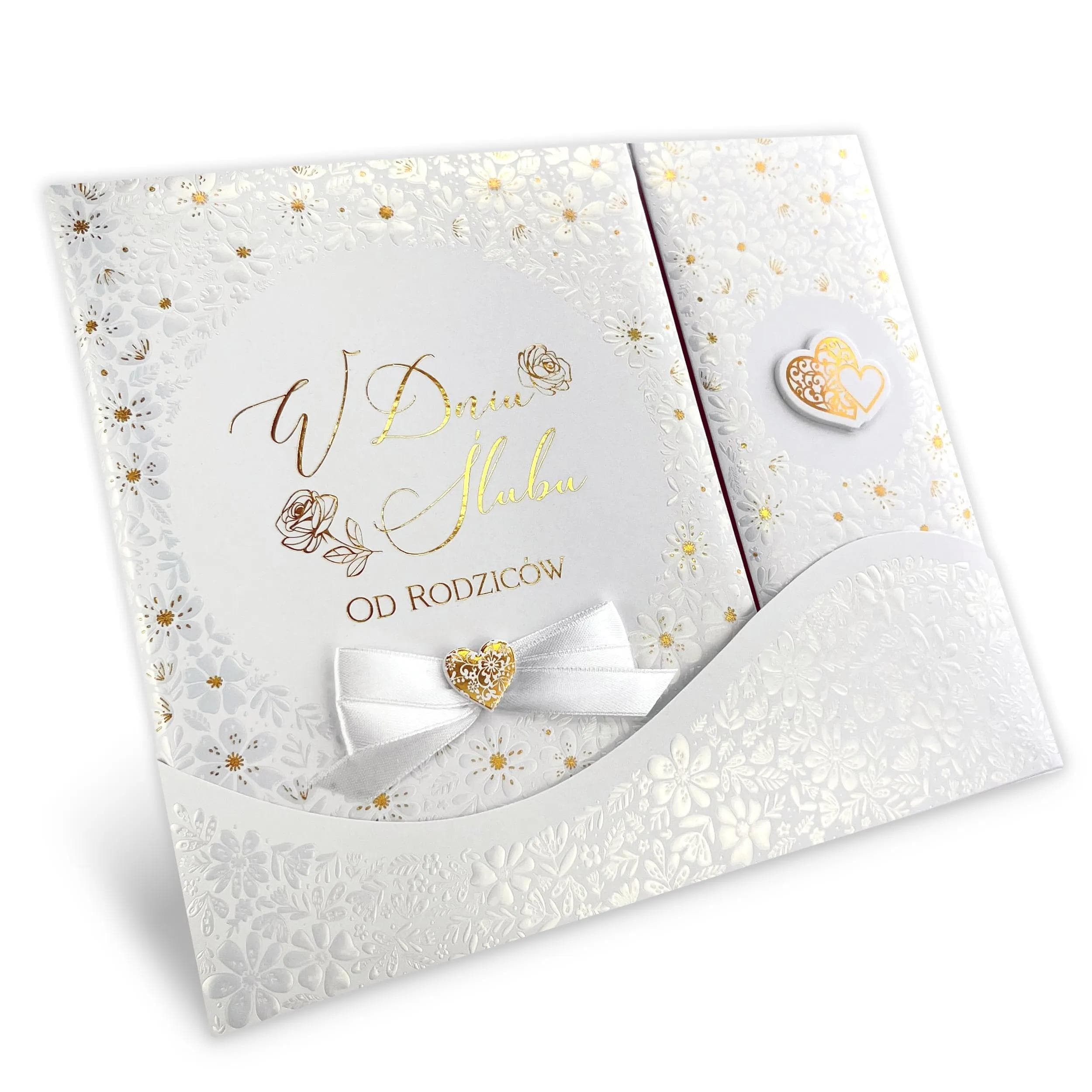 Album na zdjęcia Ślubne i wpisy gości - piękne złocenia, tłoczenia i satynowa kokarda sprawiają, że album jest niezwykle elegancki i stylowy, zdjęcie pod kątem - z dedykacją od Rodziców.