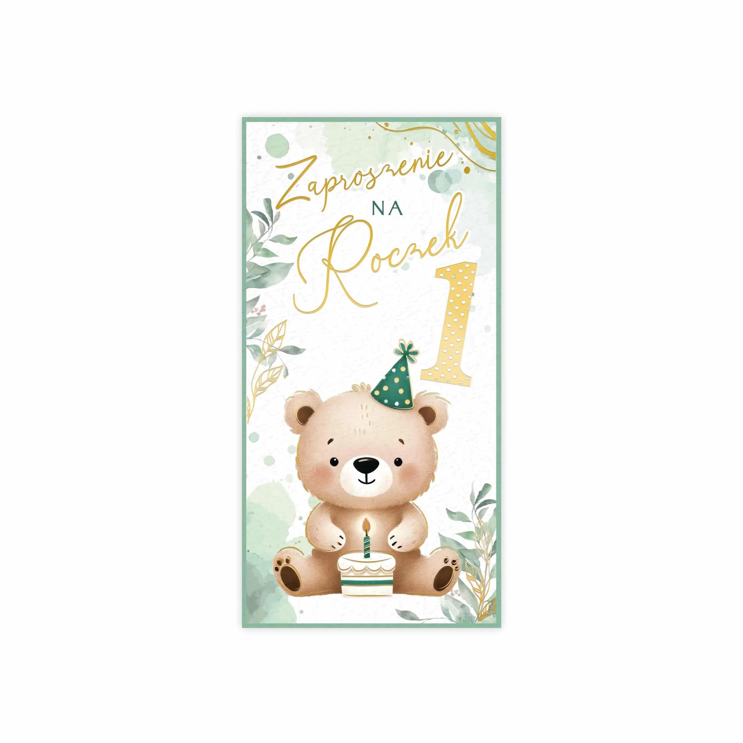Zdjęcie przedstawia eleganckie zaproszenie na Pierwsze Urodziny dziecka w stylu boho z misiem. Zaproszenie utrzymane jest w subtelnych, pastelowych kolorach, z delikatnymi akwarelowymi ilustracjami uroczych zwierzątek. Na froncie znajduje się ozdobna, złocona cyfra „1”, która podkreśla wyjątkowy, ekskluzywny charakter produktu. Zaproszenie idealnie wpisuje się w aktualne trendy, łącząc dziecięcą delikatność z modnym designem.