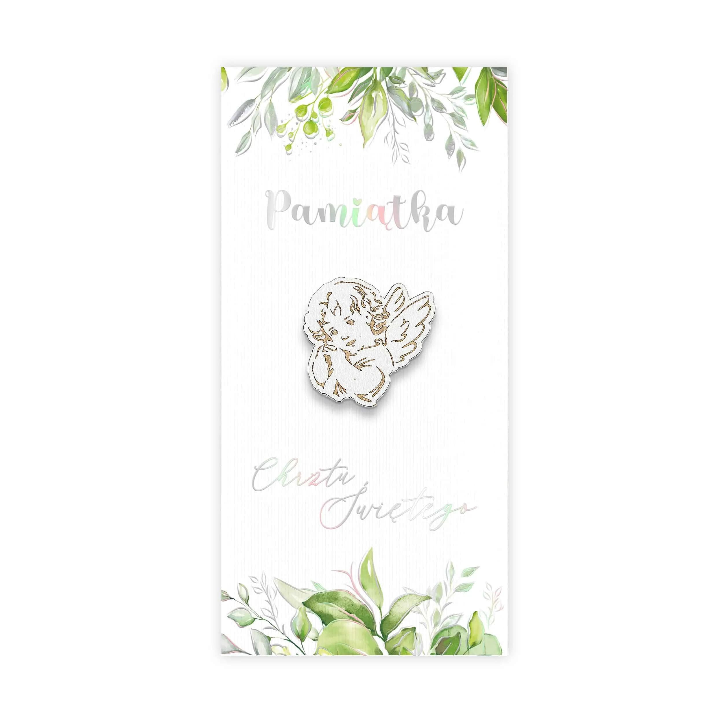 Kartka na chrzest z akwarelowymi kwiatami i drewnianym grawerowanym elementem ozdobnym. Wzór z małym aniołkiem.