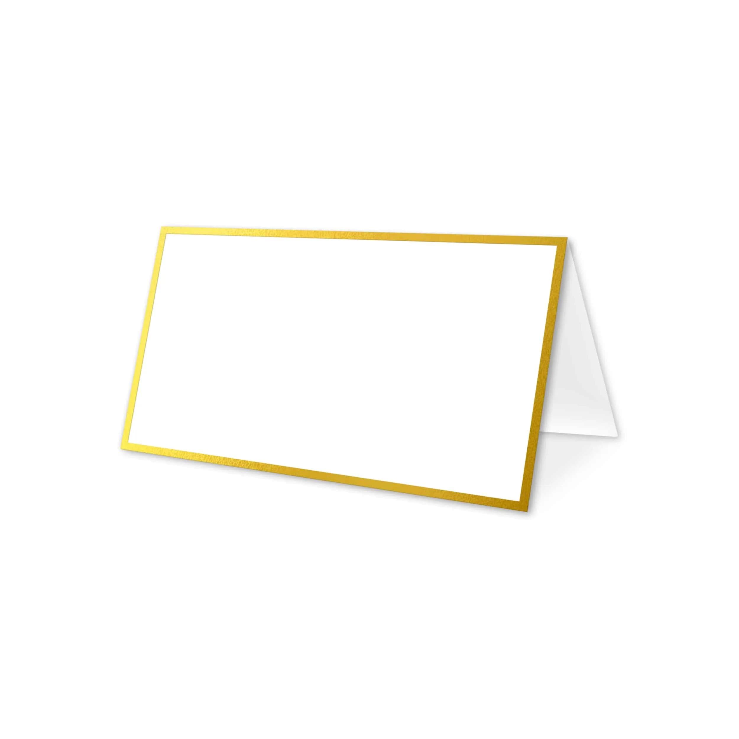 Winietka ślubna lub uniwersalna z eleganckim złoceniem, przeznaczona do prezentacji nazwiska gościa stylizowaną czcionką. Subtelny dodatek do dekoracji stołu weselnego, podkreślający uroczysty charakter przyjęcia. Wzór z ramką.