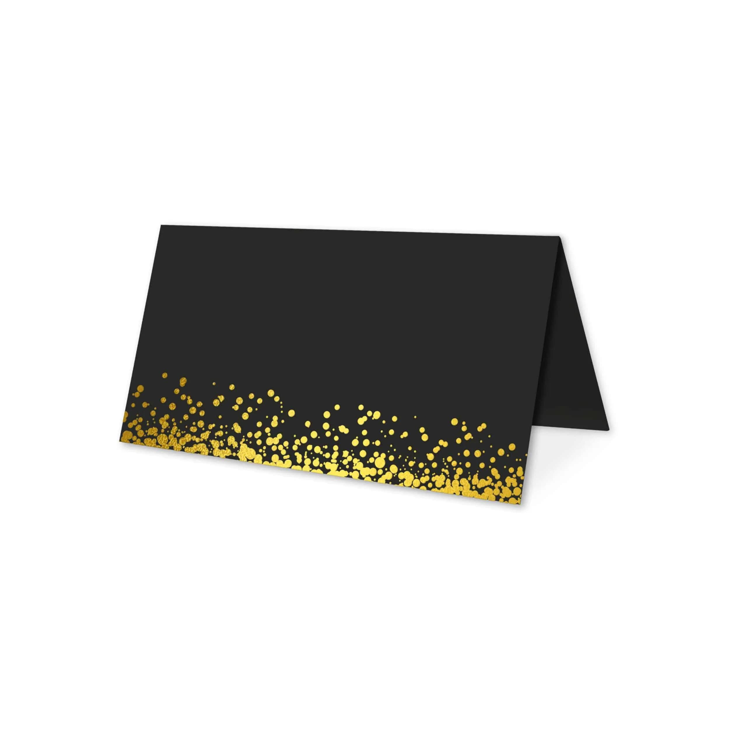 Winietka czarna uniwersalna z eleganckim złoceniem, przeznaczona do prezentacji nazwiska gościa stylizowaną czcionką. Subtelny dodatek do dekoracji stołu weselnego, podkreślający uroczysty charakter przyjęcia. Wzór kropeczki.